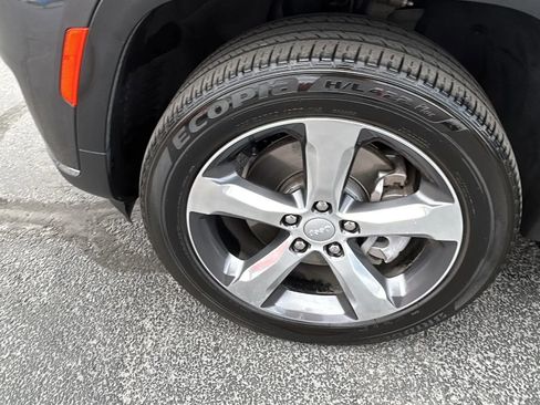 Used 2021 Jeep Grand Cherokee L Limited image 46