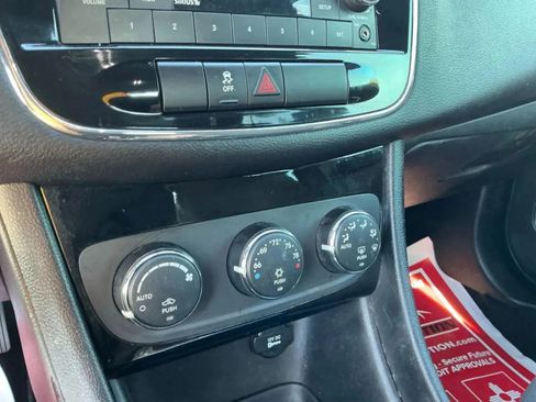 Used 2014 Chrysler 200 Touring image 30