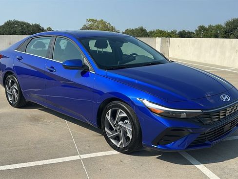 Used 2025 Hyundai Elantra SEL FWD image 15