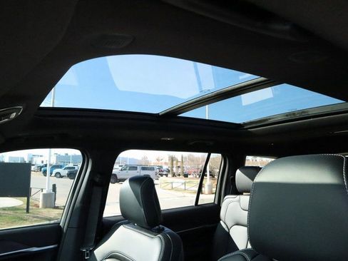 New 2025 Jeep Grand Cherokee L Limited image 17