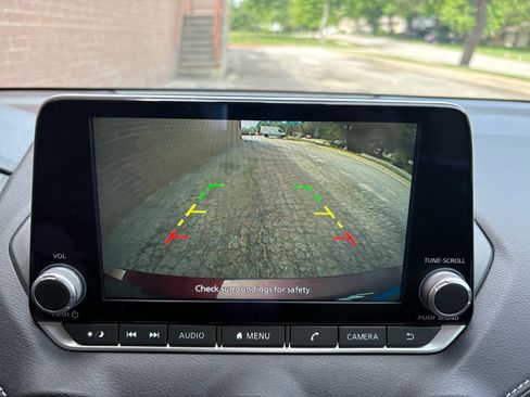 Used 2024 Nissan Sentra SV FWD image 33
