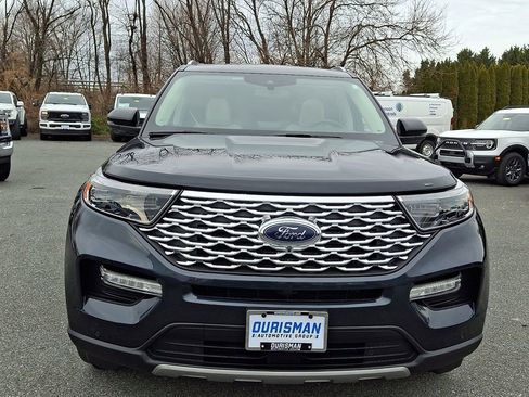Used 2022 Ford Explorer Platinum w/ Technology Package image 2