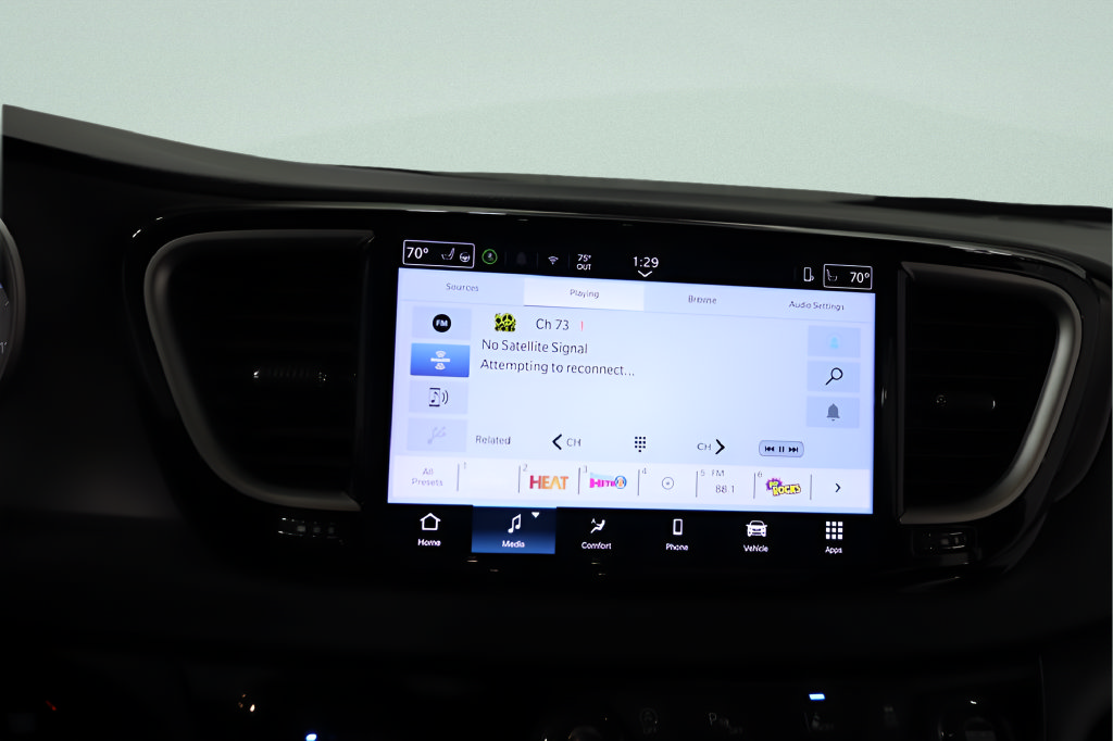 Used 2025 Chrysler Pacifica Select FWD image 15