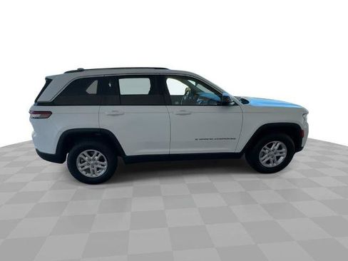 Used 2023 Jeep Grand Cherokee Laredo w/ Luxury Tech Group I AWD/4WD image 9