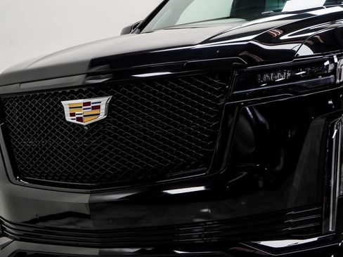 Used 2022 Cadillac Escalade ESV Sport Platinum w/ LPO, ONYX Package image 2