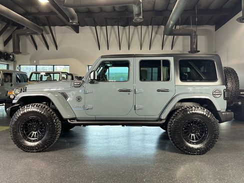 Used 2024 Jeep Wrangler Unlimited image 8