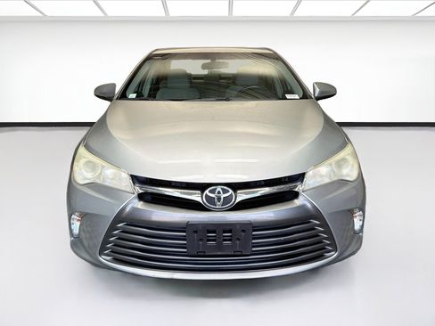 Used 2016 Toyota Camry LE FWD image 2