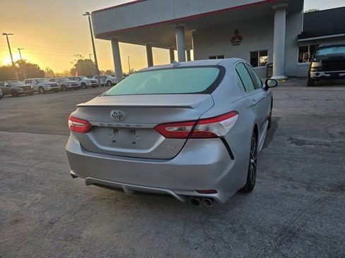 Used 2020 Toyota Camry SE image 8