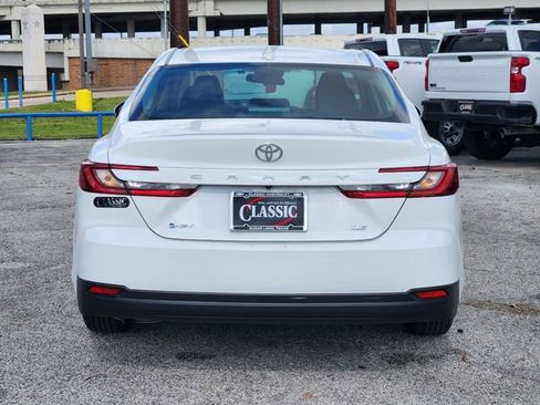 Used 2025 Toyota Camry LE image 6