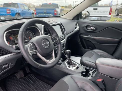 Used 2016 Jeep Cherokee Trailhawk w/ Comfort/Convenience Group image 12