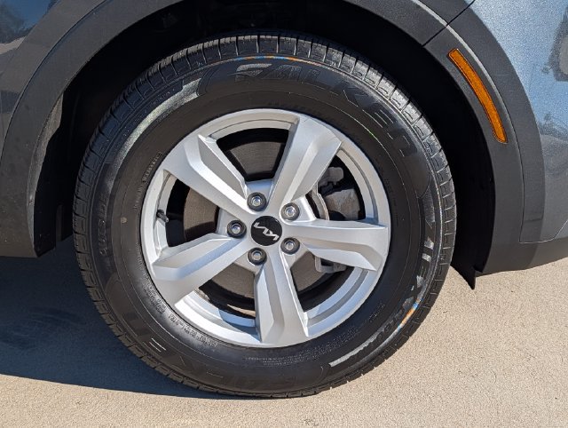 Used 2023 Kia Sorento LX FWD image 8