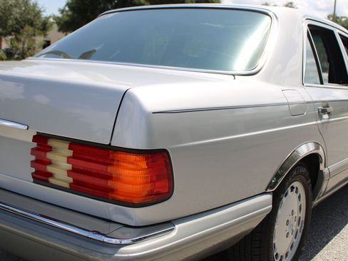Used 1990 Mercedes-Benz 300 SE image 32