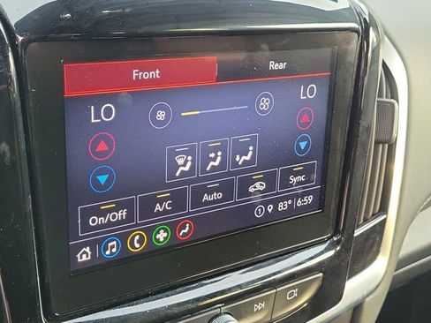 Certified 2023 Chevrolet Traverse LT FWD image 34