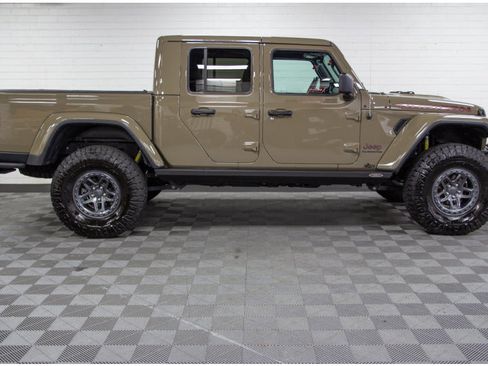 Used 2020 Jeep Gladiator Rubicon AWD/4WD image 2