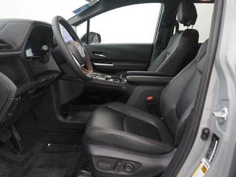 Used 2025 Toyota Sienna XSE image 24