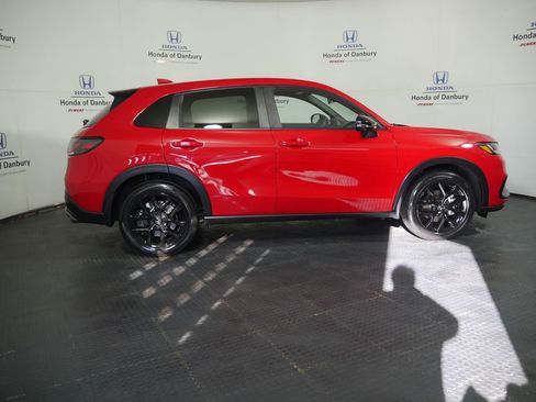 Used 2023 Honda HR-V Sport image 3