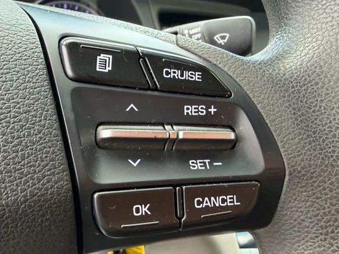 Used 2020 Hyundai Elantra SE FWD image 17