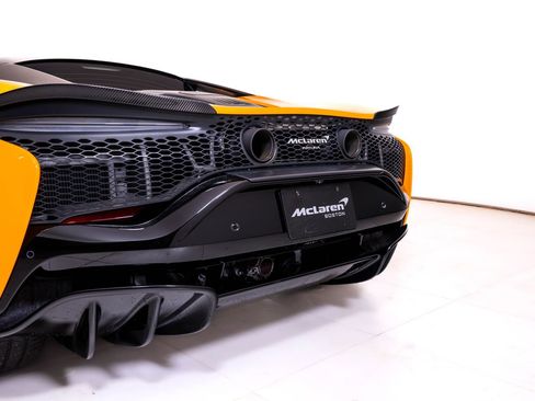 Used 2024 McLaren Artura image 12
