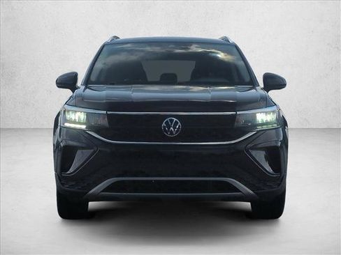 Used 2024 Volkswagen Taos SE FWD image 8