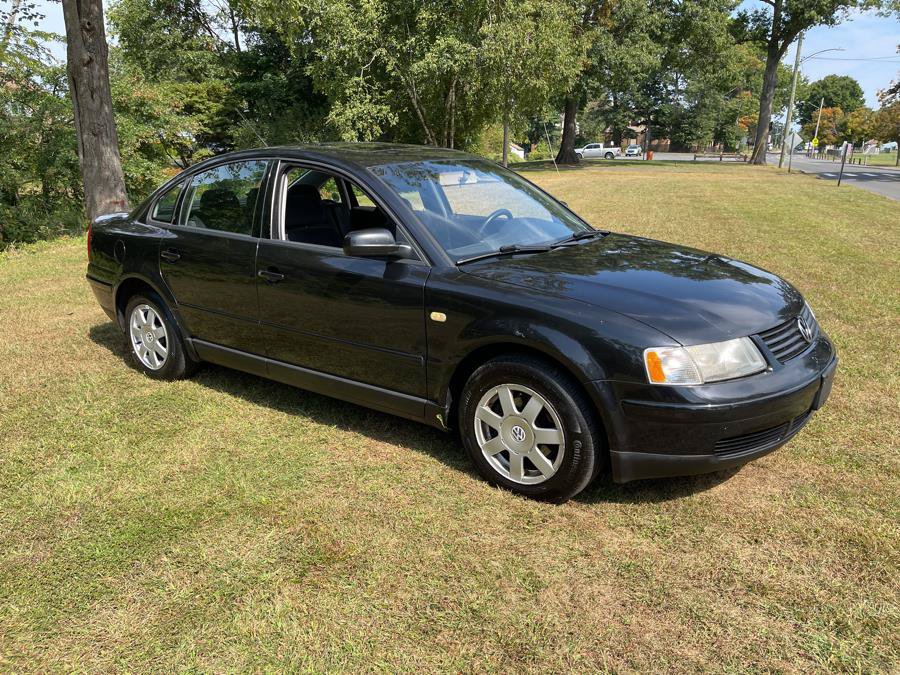 Used 1999 Volkswagen Passat GLS FWD image 2