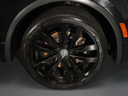 Used 2021 Volkswagen Tiguan SE R-Line image 21