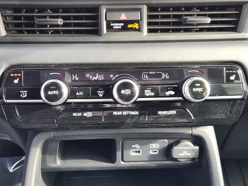 Certified 2023 Honda Pilot Touring image 23