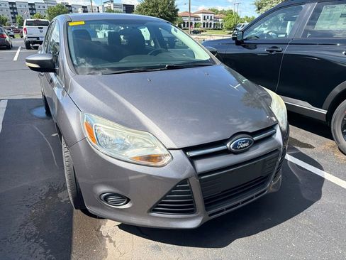Used 2014 Ford Focus SE FWD image 5