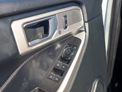 Used 2023 Ford Explorer Limited image 27