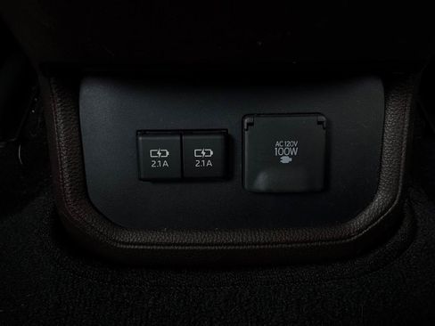 Used 2020 Toyota Highlander Limited FWD image 15