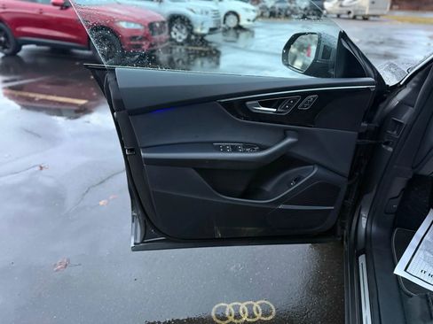 Used 2019 Audi Q8 Premium Plus w/ Premium Plus image 9