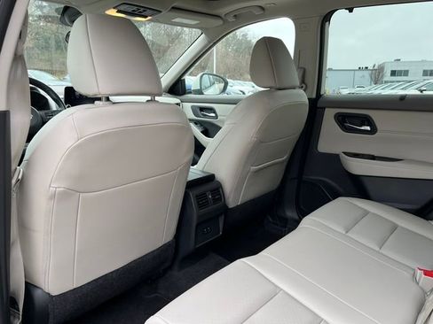 Used 2023 Nissan Rogue SV w/ SV Premium B Package image 33