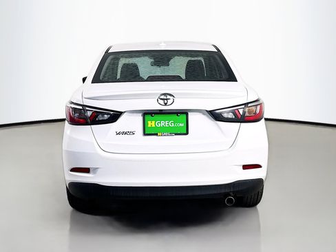 Used 2019 Toyota Yaris L image 8