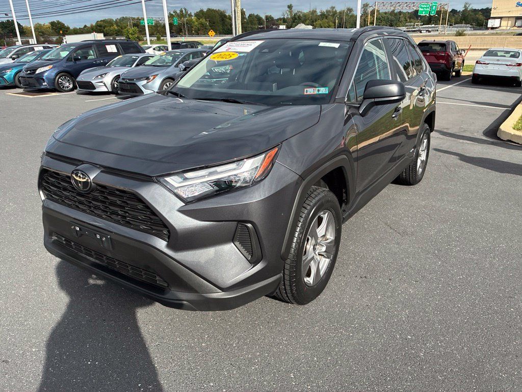 Used 2025 Toyota RAV4 LE AWD/4WD image 19