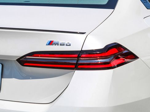 New 2025 BMW i5 M60 w/ Premium Package AWD/4WD image 7