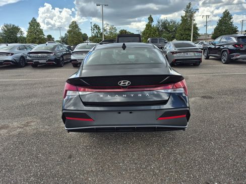 New 2026 Hyundai Elantra SEL Sport FWD image 5