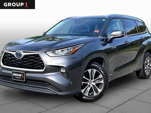 Used 2020 Toyota Highlander XLE AWD/4WD image 1