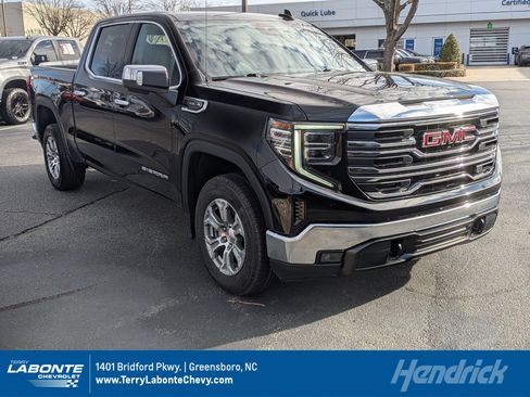 Used 2025 GMC Sierra 1500 SLT image 1