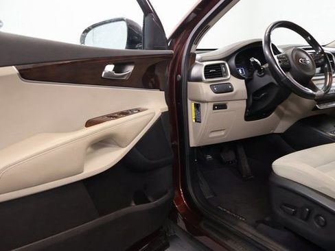 Used 2018 Kia Sorento LX image 8