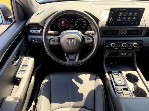 Used 2025 Honda Pilot TrailSport image 30