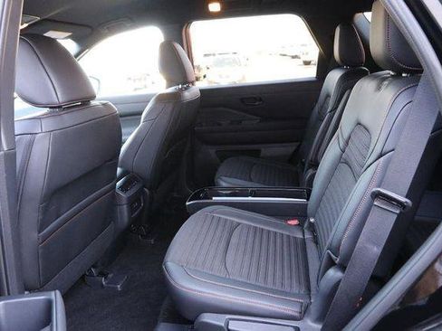 Used 2025 Nissan Pathfinder Rock Creek image 11
