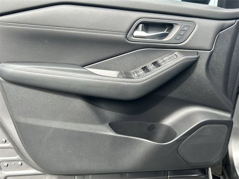 New 2025 Nissan Rogue SL w/ Tech Package image 11