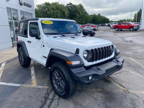 Used 2025 Jeep Wrangler Sport AWD/4WD image 7