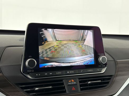 Used 2024 Nissan Altima 2.5 SV FWD image 17