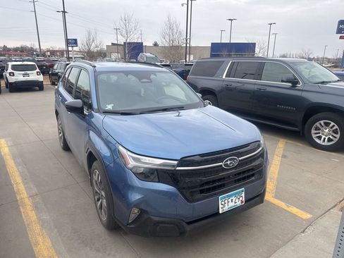 Used 2025 Subaru Forester Touring w/ Popular Package - Touring image 2