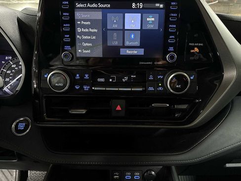 Used 2022 Toyota Highlander XLE AWD/4WD image 23