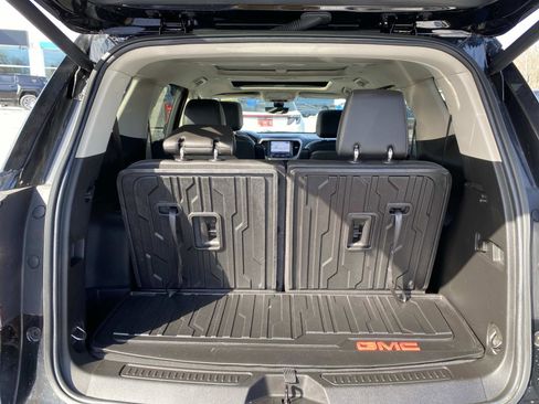 Used 2023 GMC Acadia Denali w/ Black Diamond Edition image 5