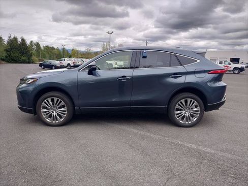 Certified 2022 Toyota Venza XLE AWD/4WD image 9