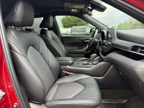 Used 2023 Toyota Highlander XSE image 30