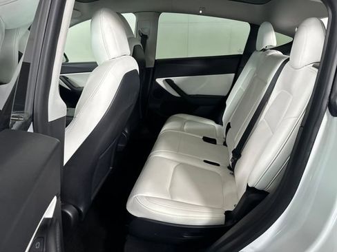 Used 2021 Tesla Model Y Long Range image 22