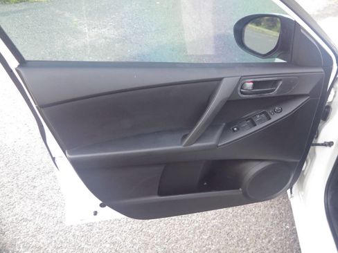 Used 2010 MAZDA MAZDA3 i Sport image 23